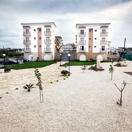 Oracle Exclusive Aparthotel Paphos